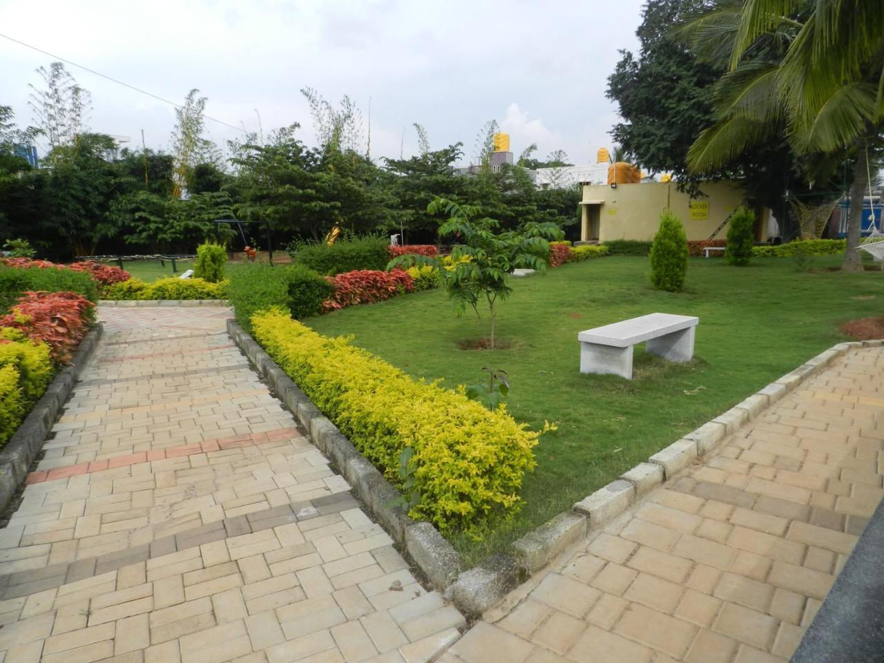 Park Hotel And Resort Kaglipur Extérieur photo